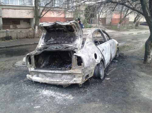 В Никополе на ул. Жуковского сгорел автомобиль