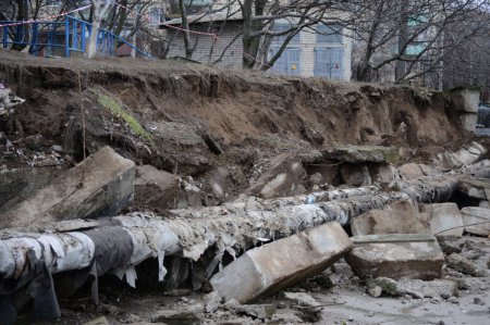 В Никополе жилые дома под угрозой (фото)