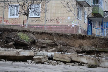 В Никополе жилые дома под угрозой (фото)