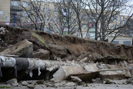 В Никополе жилые дома под угрозой (фото)