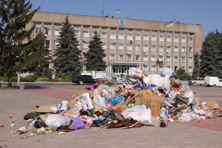 В Никополе разразилась «мусорная война» (обновленно)