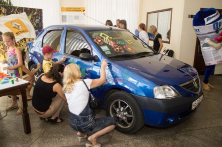 Никополь первым в Украине организовал семейный автомобильный праздник "ДЕНЬ РЕНО"!