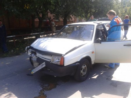 Тройное ДТП в Никополе.  Пострадавшим оказана медпомощь