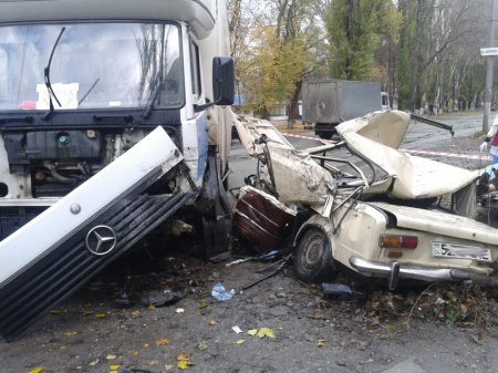 Смертельное ДТП в Никополе. Двое пострадавших