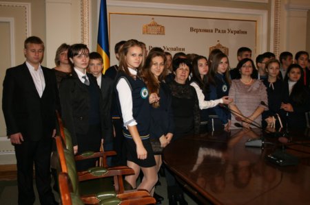 Старшокласники з Нікопольщини мали можливість на власні очі спостерігати за роботою Верховної Ради