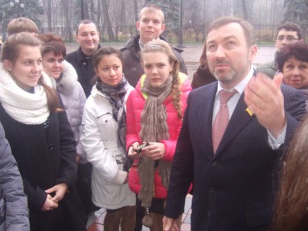 Старшокласники з Нікопольщини мали можливість на власні очі спостерігати за роботою Верховної Ради