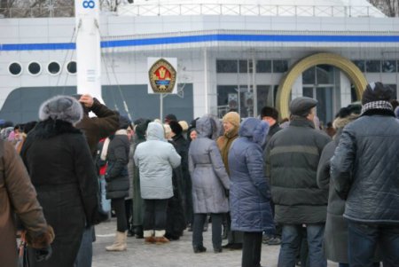 Возле Днепропетровской ОГА митинг Партии регионов (ФОТО)