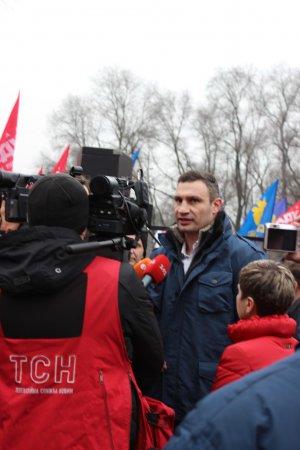 Кличко в Днепропетровске хотели облить зеленкой и подорвать (фото)