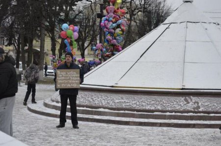 Москвичи на Красной площади: Руки прочь от Украины! (фото)