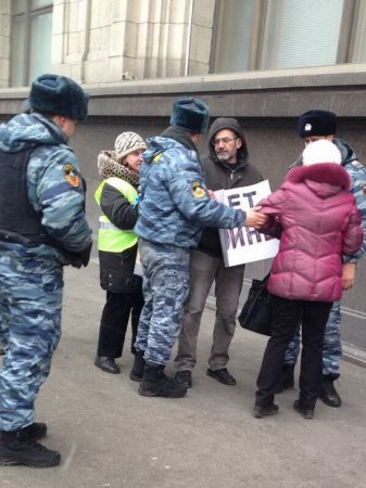 Москвичи на Красной площади: Руки прочь от Украины! (фото)