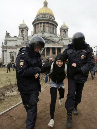 Москвичи на Красной площади: Руки прочь от Украины! (фото)